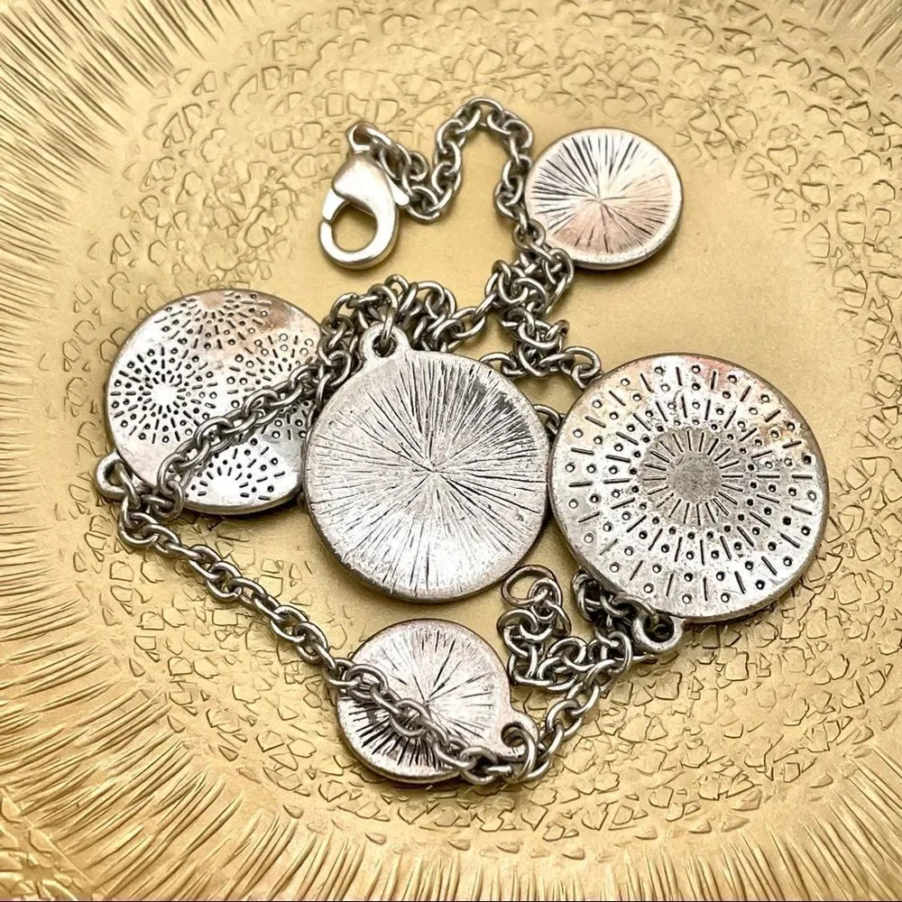 Silver tone disc necklace